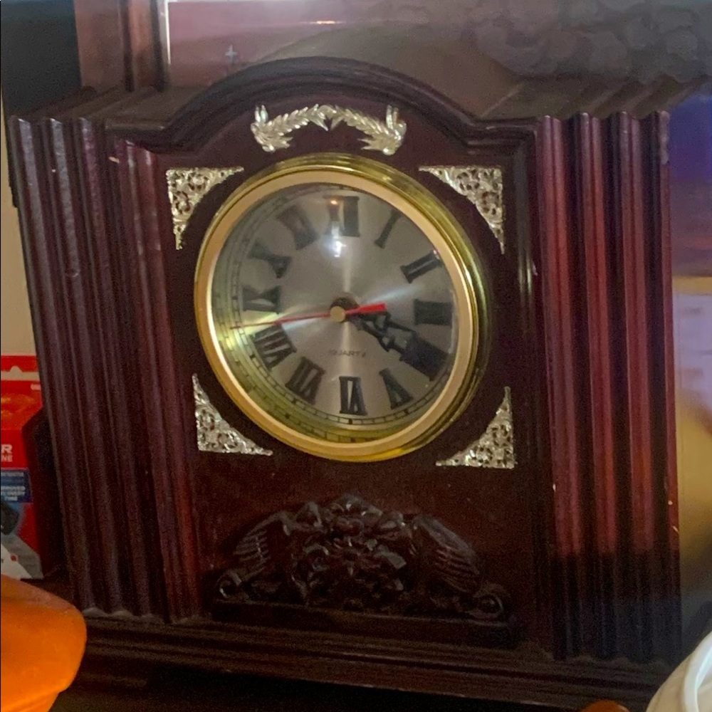 Wooden Carved Gilt Mantle Clock Quartz